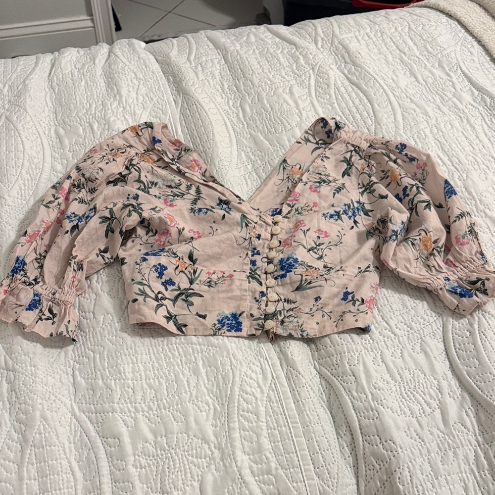 KOCH Blush flower Piper cropped top size small - puff sleeves. - Picture 3 of 9